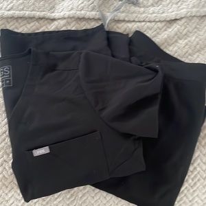 FIGS Livingston scrub pant w Catarina one pocket scrub top